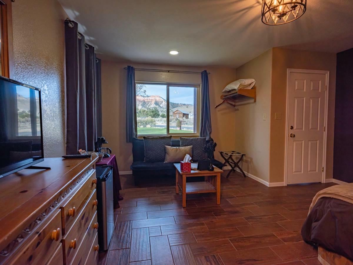 Bryce Trails Bed And Breakfast Tropic Exterior photo